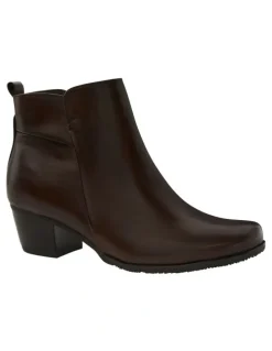 Easy Steps Brady Boots in Brown Leather