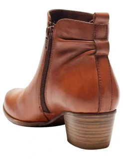 Easy Steps Brady Boots In Mid Brown Glove
