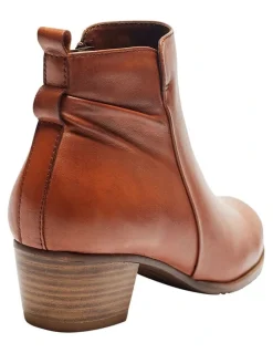 Easy Steps Brady Boots In Mid Brown Glove