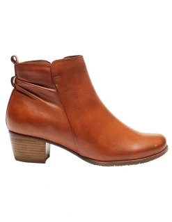 Easy Steps Brady Boots In Mid Brown Glove