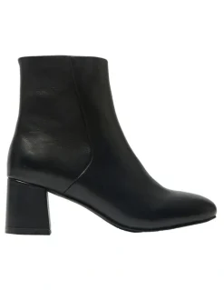 Easy Steps Dakota Boots in Black Leather