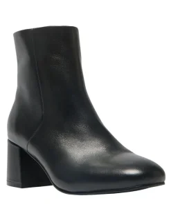 Easy Steps Dakota Boots in Black Leather