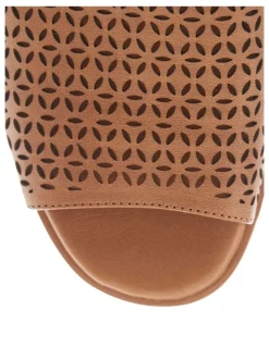 Easy Steps Dane Sandals in Tan Glove