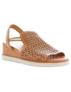 Easy Steps Dane Sandals in Tan Glove