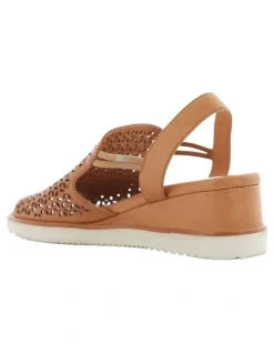 Easy Steps Dane Sandals in Tan Glove