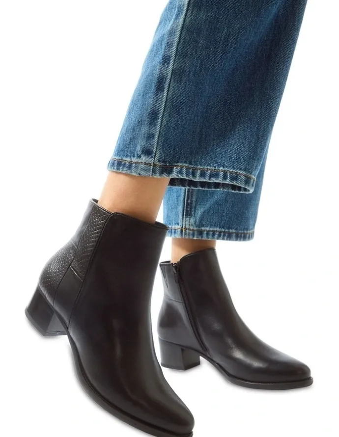Easy Steps Dapper Glove Boots in Black