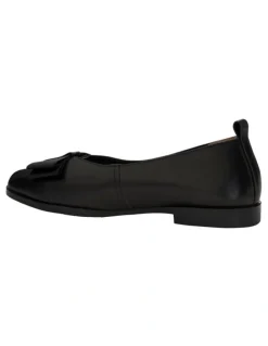 Easy Steps Darling Flat Shoes in Black Leather