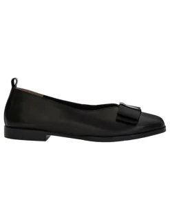 Easy Steps Darling Flat Shoes in Black Leather