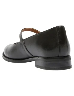 Easy Steps Gabriel Flat Shoes in Black Leather