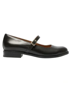 Easy Steps Gabriel Flat Shoes in Black Leather