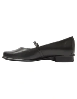 Easy Steps Katrina Flat Shoes in Black Leather