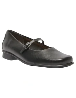 Easy Steps Katrina Flat Shoes in Black Leather