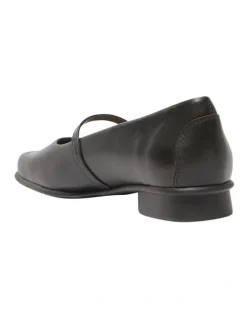 Easy Steps Katrina Flat Shoes in Black Leather