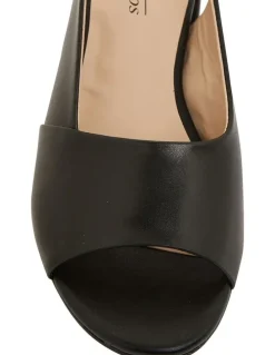Easy Steps Macy Sandals in Black Leather
