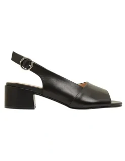 Easy Steps Macy Sandals in Black Leather