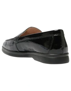 Easy Steps Orlando Loafers in Black Crinkle Patent Leather