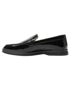 Easy Steps Orlando Loafers in Black Crinkle Patent Leather