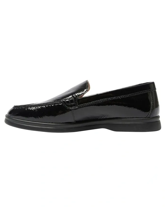 Easy Steps Orlando Loafers in Black Crinkle Patent Leather