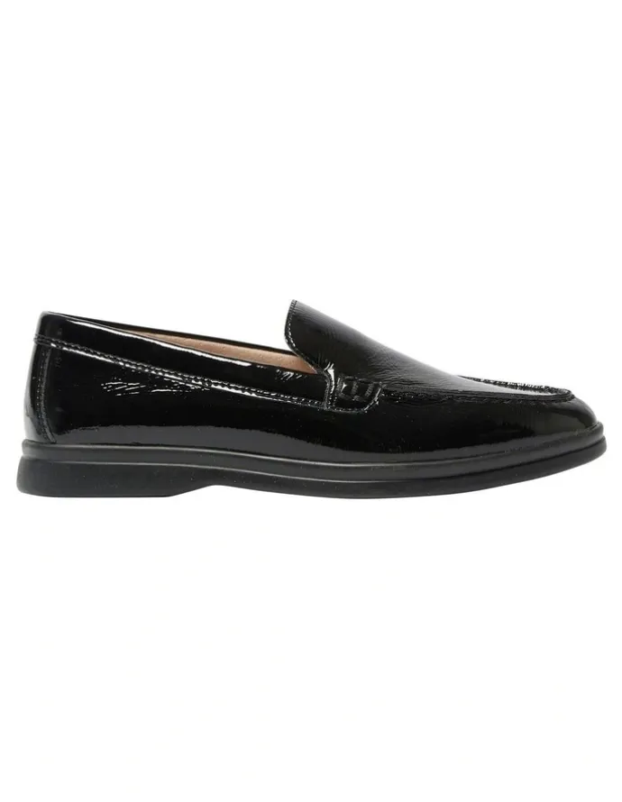 Easy Steps Orlando Loafers in Black Crinkle Patent Leather