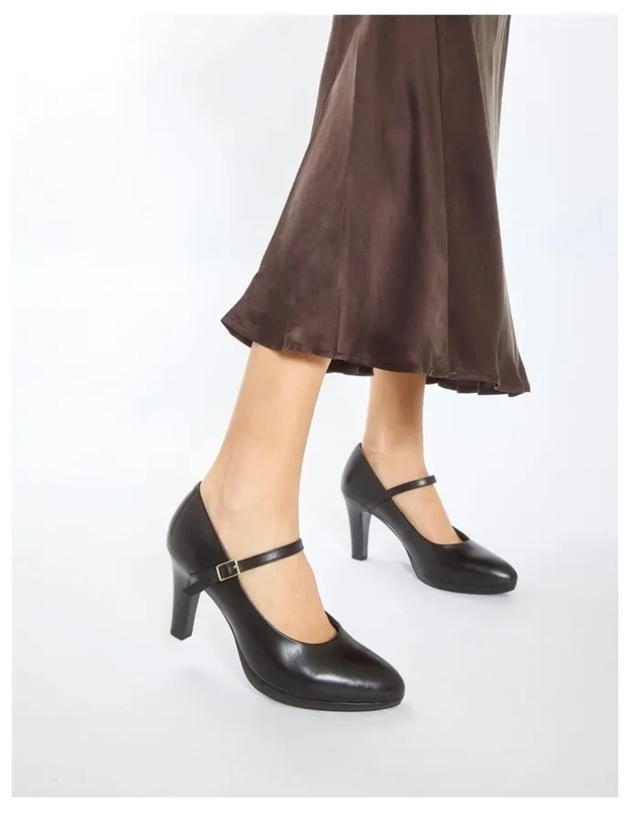 Easy Steps Otis Heeled Shoes in Black Leather