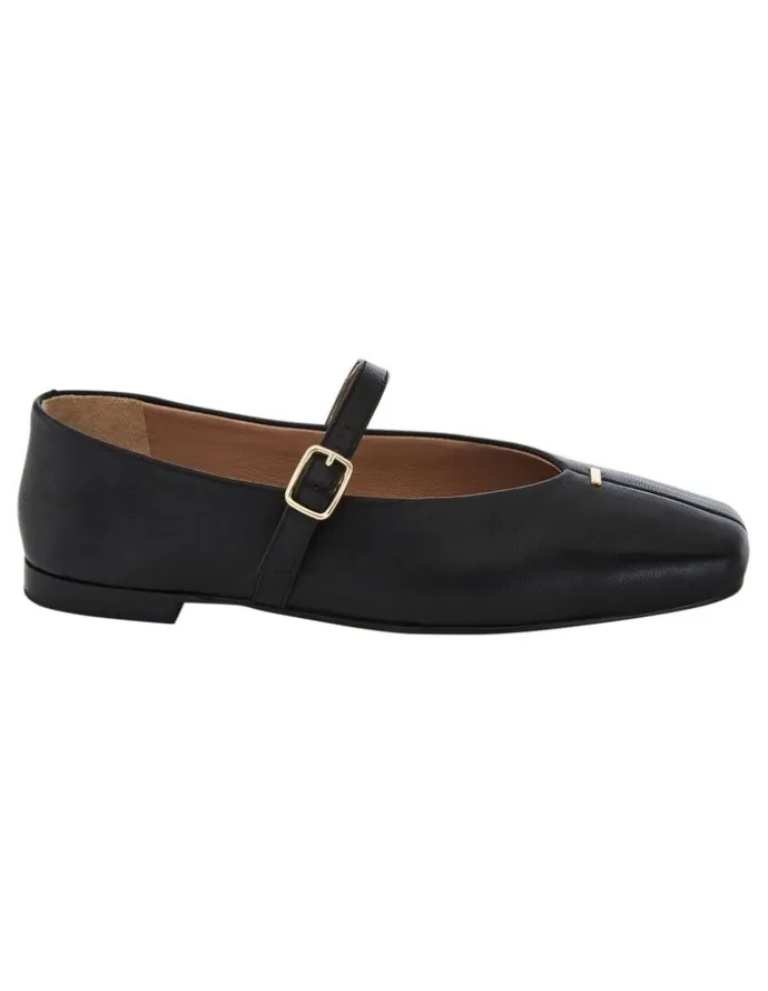 Easy Steps Pearl Ballet Flats in Black Leather