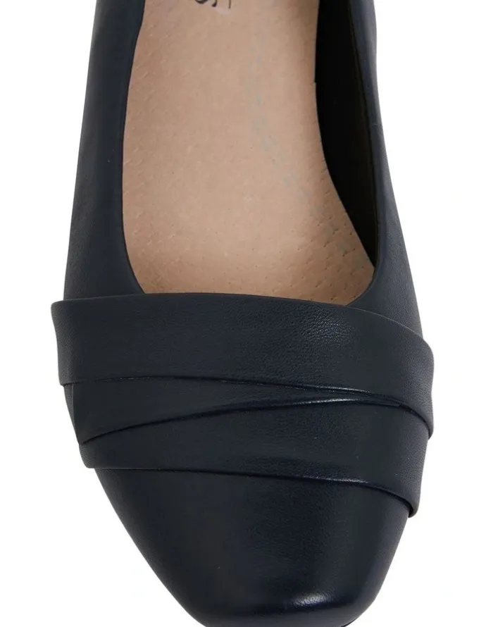 Easy Steps Saturn Heeled Shoes in Navy Glove