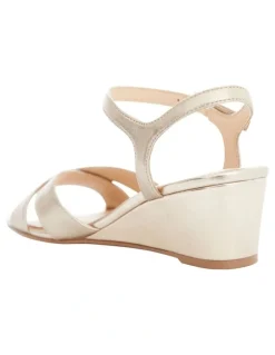 Easy Steps Shelly Leather Sandals in Soft Gold
