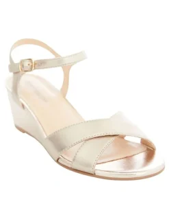 Easy Steps Shelly Leather Sandals in Soft Gold