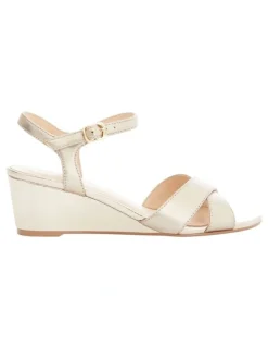 Easy Steps Shelly Leather Sandals in Soft Gold