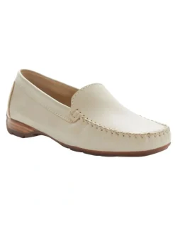 Easy Steps Sicily Loafers in Nude Leather
