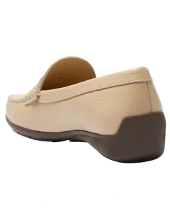 Easy Steps Travis Loafers in Nude Leather