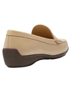 Easy Steps Travis Loafers in Nude Leather