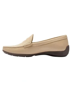 Easy Steps Travis Loafers in Nude Leather
