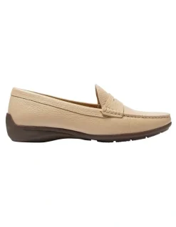 Easy Steps Travis Loafers in Nude Leather