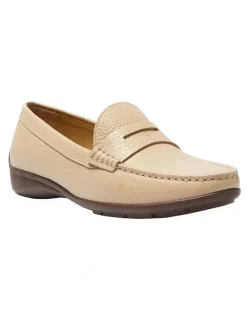 Easy Steps Travis Loafers in Nude Leather