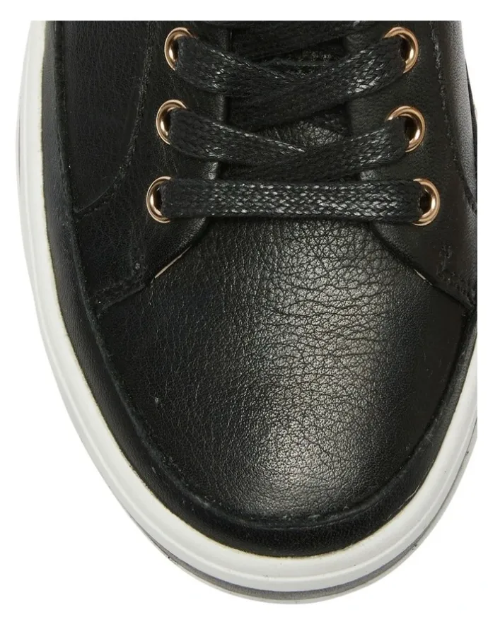 Easy Steps Uruguay Sneakers in Black Leather