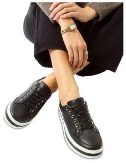 Easy Steps Uruguay Sneakers in Black Leather