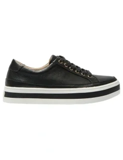 Easy Steps Uruguay Sneakers in Black Leather