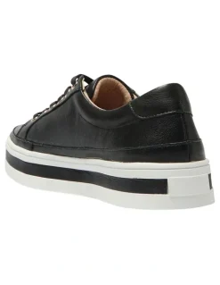 Easy Steps Uruguay Sneakers in Black Leather