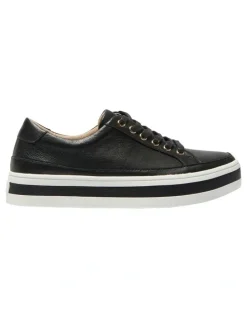 Easy Steps Uruguay Sneakers in Black Leather
