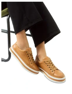 Easy Steps Uruguay Sneakers in Tan Leather