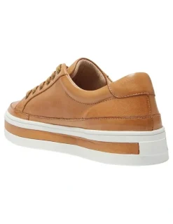 Easy Steps Uruguay Sneakers in Tan Leather