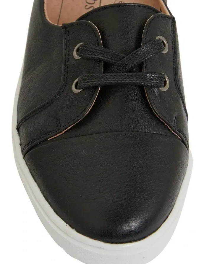 Easy Steps Vectra Black Glove Sneakers
