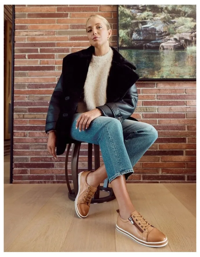 Easy Steps Whisper Sneakers in Tan Leather