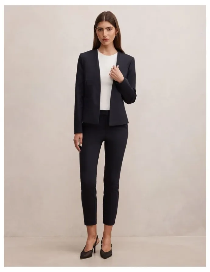 Forever New Grace 7/8th Slim Pants in Navy