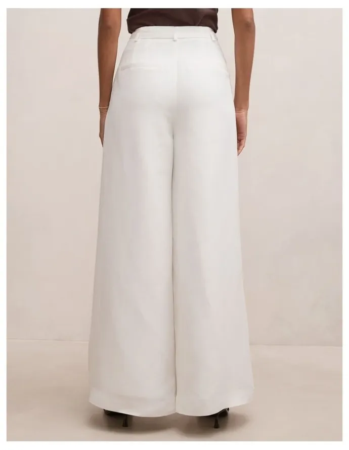 Forever New Petite Matilda Linen Blend Pants in White