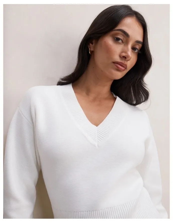 Forever New Raya V-Neck Sweater in White