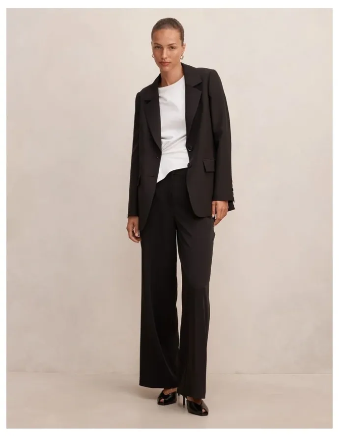 Forever New Rita Relaxed Blazer in Black