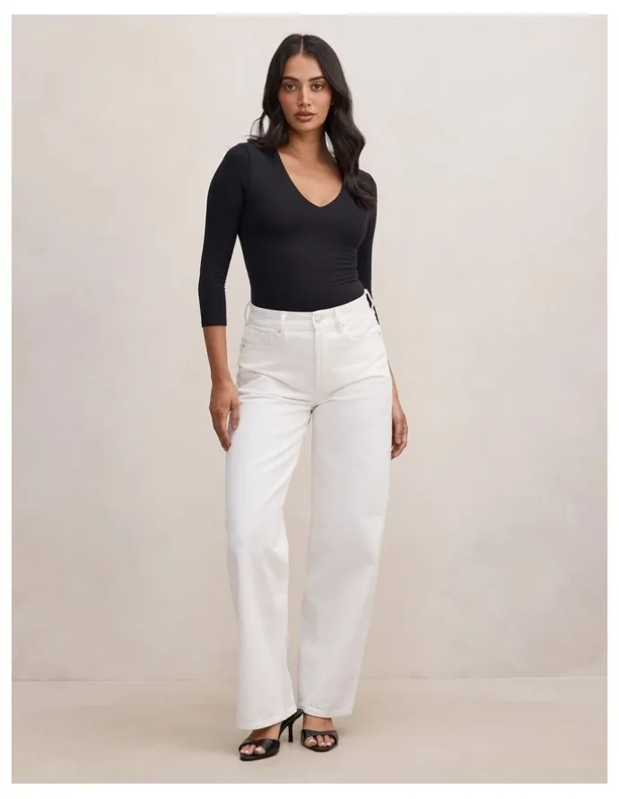 Forever New Emma Mid Rise Barrel Leg Jeans in White