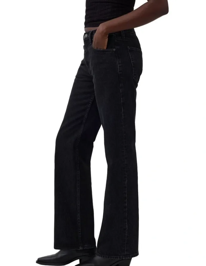 Gap Mid Rise Straight Jeans in Black